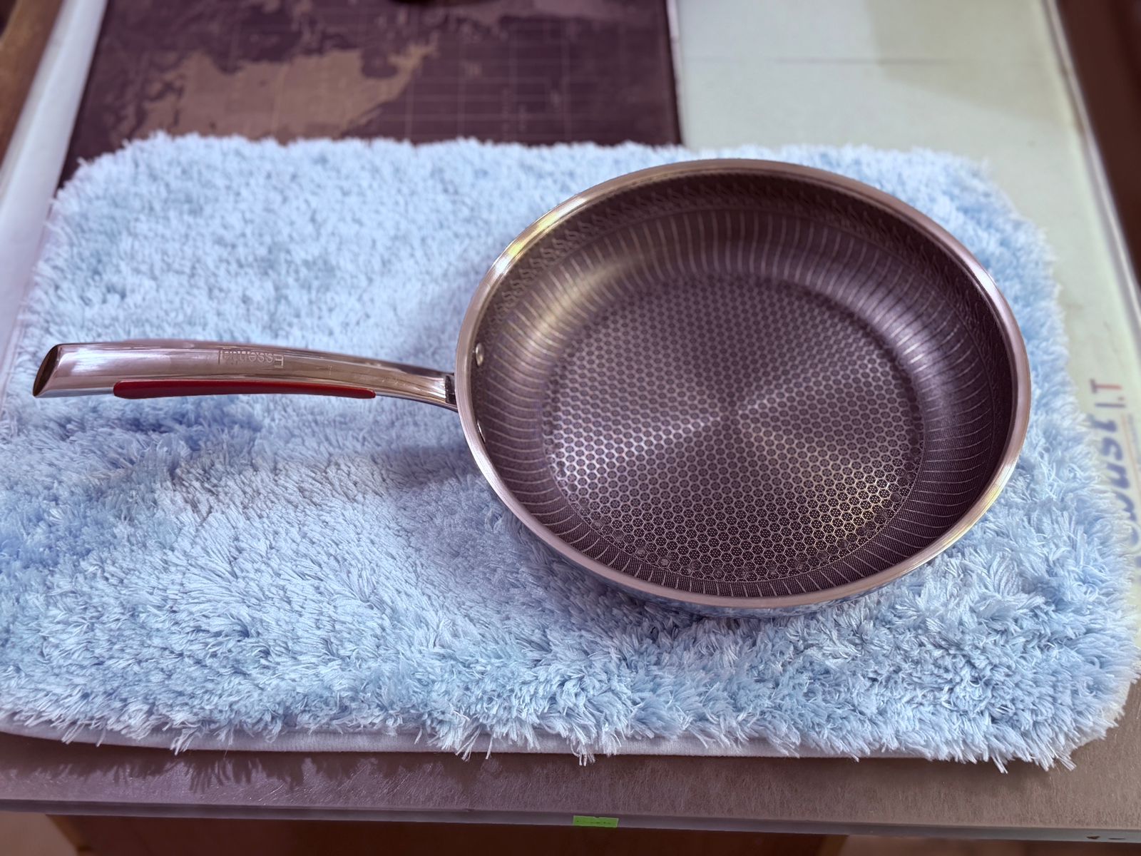 28CM HONEYCOMB FRYING PAN (PTFE COATING) - Image 3